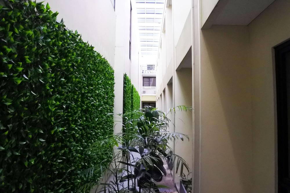 Sofyan Hotel Soepomo Yakarta Exterior foto