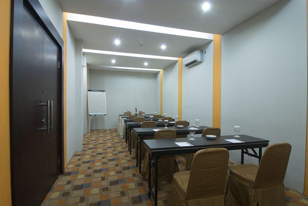 Sofyan Hotel Soepomo Yakarta Exterior foto